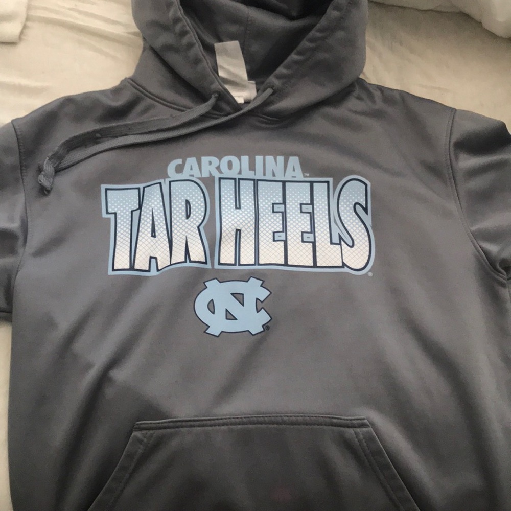 Carolina Tarheels sweatshirt (can be men or women)
